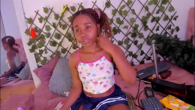 Image 4 of sexybrunnetem Stream on Chaturbate on 1 month ago