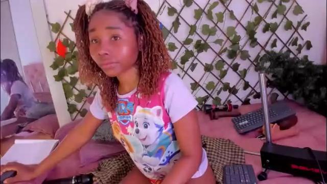 Image 7 of sexybrunnetem Stream on Chaturbate on 1 month ago