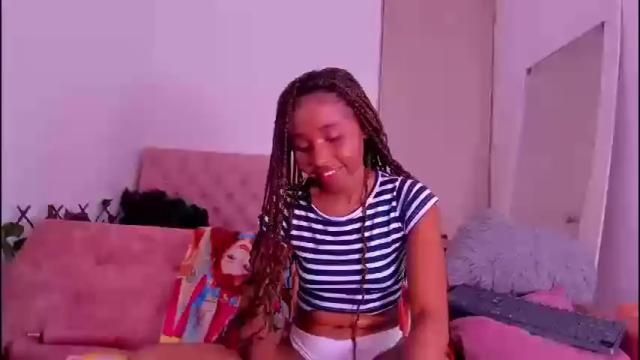 Image 2 of sexybrunnetem Stream on Chaturbate on 1 month ago