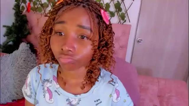 Image 11 of sexybrunnetem Stream on Chaturbate on 3 days ago