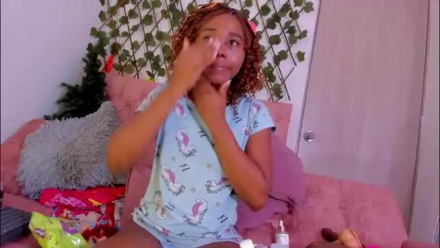 Image 2 of sexybrunnetem Stream on Chaturbate on 3 days ago