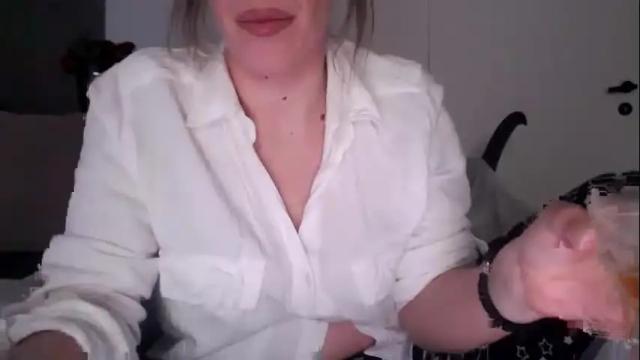 Image 10 of sexyella25 Stream on Chaturbate on 12 months ago