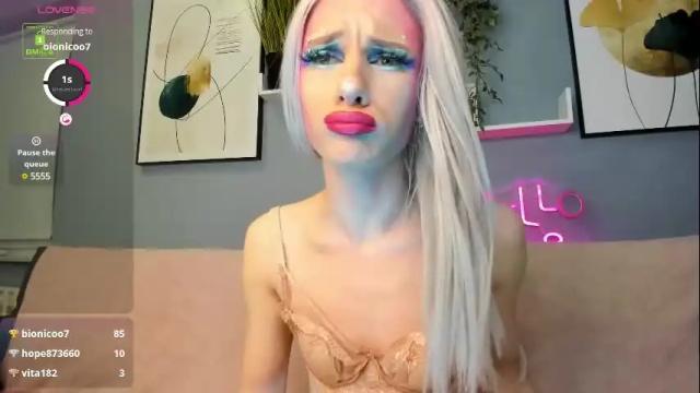 Image 11 of sexymiatrans Stream on Chaturbate on 11 days ago