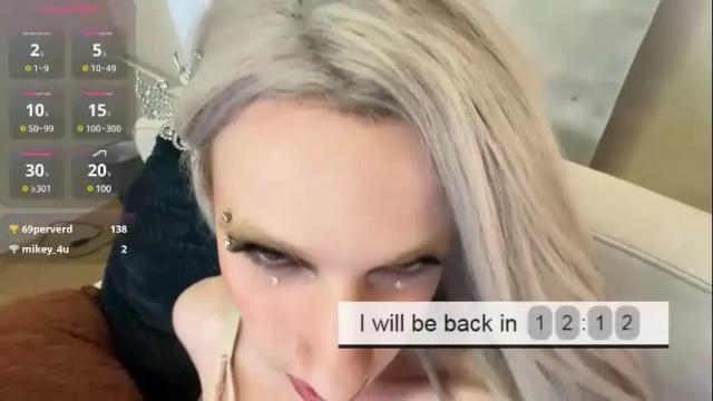 Image 10 of sexymiatrans Stream on Chaturbate on 27 days ago