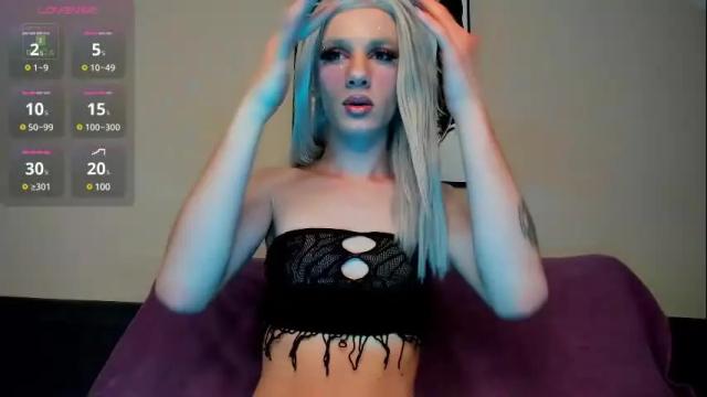 Image 2 of sexymiatrans Stream on Chaturbate on 24 days ago