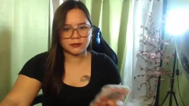 Image 3 of sexymom921302 Stream on Chaturbate on 16 months ago