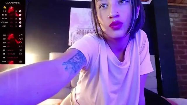 Image 2 of sexyviolett_ Stream on Chaturbate on 13 months ago