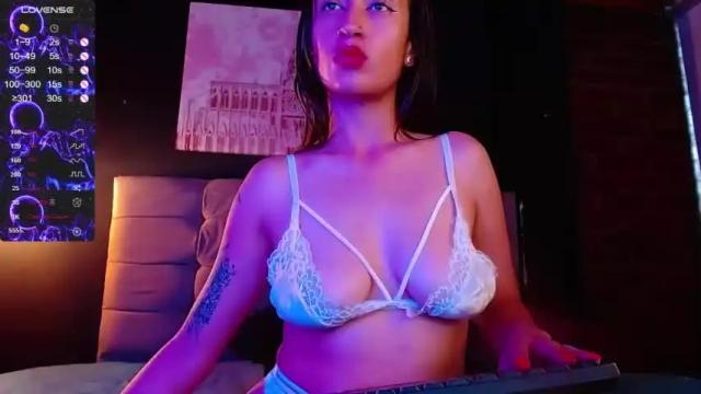 Image 6 of sexyviolett_ Stream on Chaturbate on 13 months ago