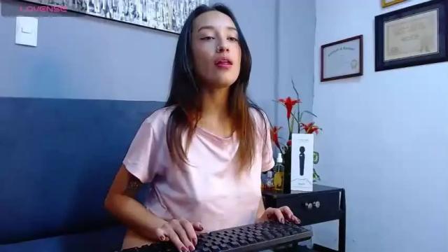 Image 6 of sexyviolett_ Stream on Chaturbate on 13 months ago