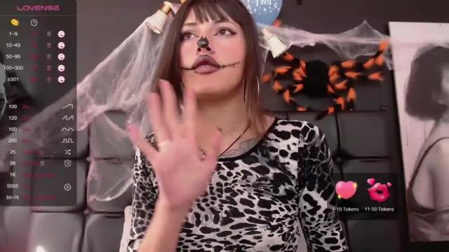 Image 2 of shaarlott_1 Stream on Chaturbate on 19 months ago