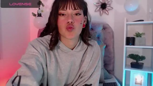 Image 4 of shaarlott_1 Stream on Chaturbate on 18 months ago