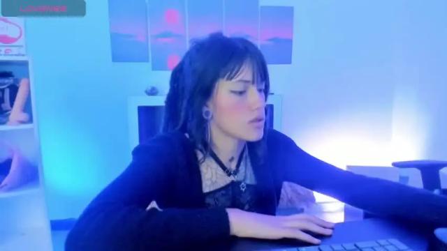 Image 11 of shaarlott_1 Stream on Chaturbate on 13 months ago