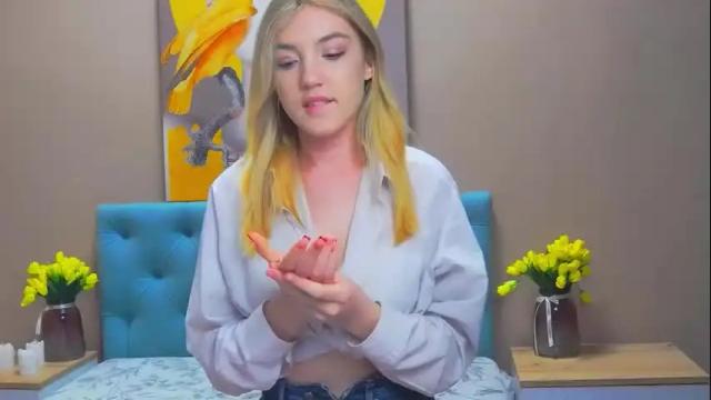 Image 3 of shaereel Stream on Chaturbate on 15 months ago