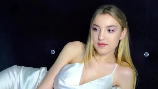 Image 10 of shaereel Stream on Chaturbate on 14 months ago