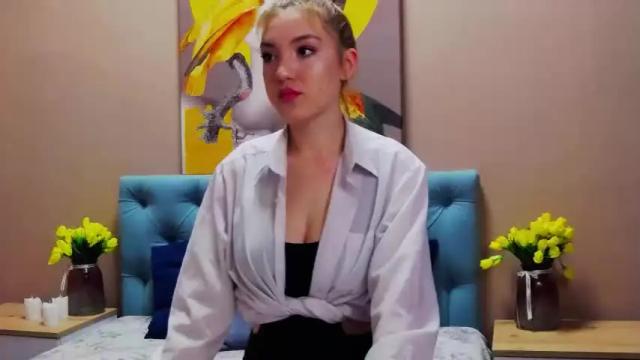 Image 7 of shaereel Stream on Chaturbate on 21 months ago