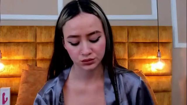 Image 3 of shairaclark Stream on Chaturbate on 2 months ago