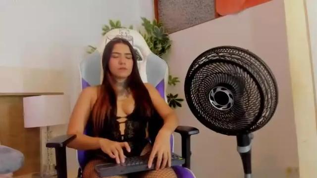 Image 12 of shanon_05 Stream on Chaturbate on 14 months ago