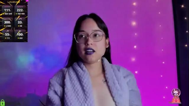 Image 10 of shantalcerezo Stream on Chaturbate on 18 days ago