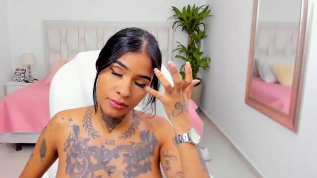 Image 3 of shantall_scott Stream on Chaturbate on 17 months ago
