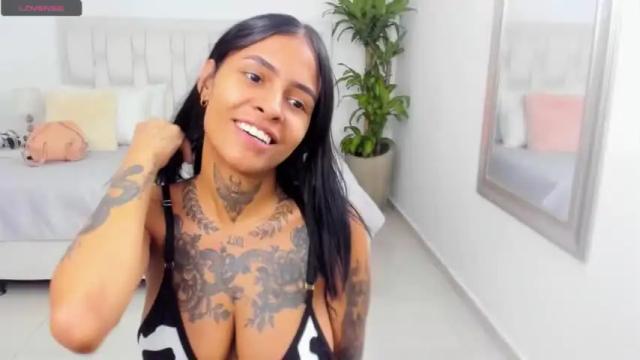 Image 3 of shantall_scott Stream on Chaturbate on 17 months ago