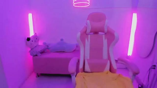 Image 2 of shantall_scott Stream on Chaturbate on 16 months ago