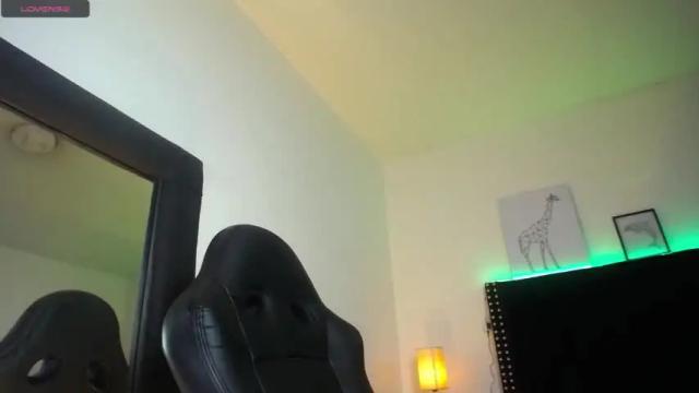 Image 11 of shantall_violet Stream on Chaturbate on 16 months ago