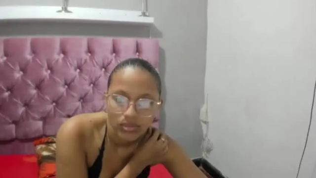 Image 3 of shara_19_ Stream on Chaturbate on 18 months ago