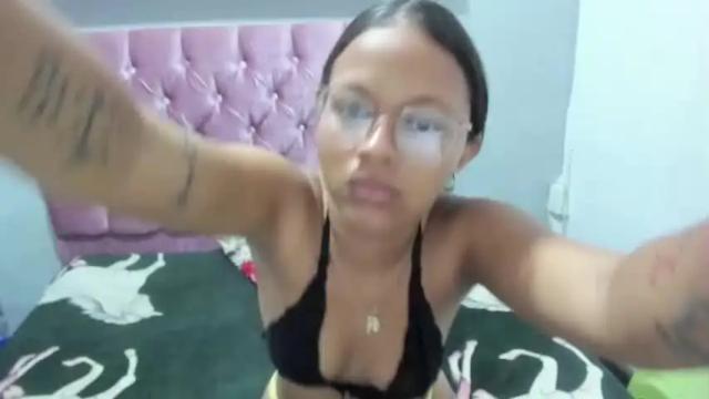 Image 3 of shara_19_ Stream on Chaturbate on 17 months ago