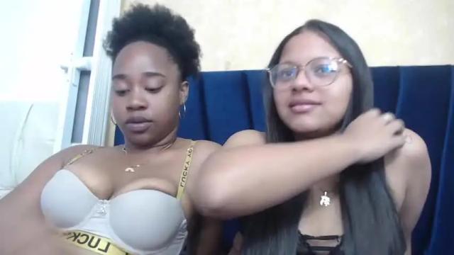 Image 10 of shara_19_ Stream on Chaturbate on 14 months ago