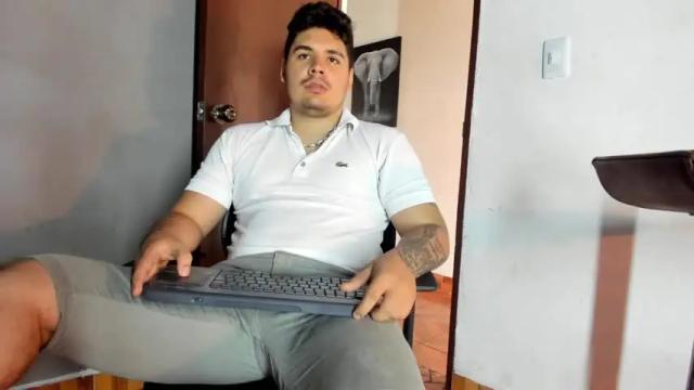 Image 2 of sharkmerlin Stream on Chaturbate on 17 months ago