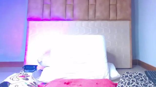 Image 7 of sharlotross_ Stream on Chaturbate on 16 months ago