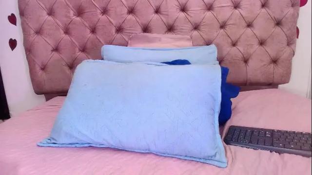 Image 3 of sharlott_kiss Stream on Chaturbate on 2 months ago