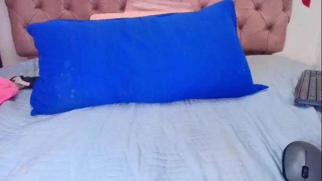 Image 6 of sharlott_kiss Stream on Chaturbate on 1 month ago