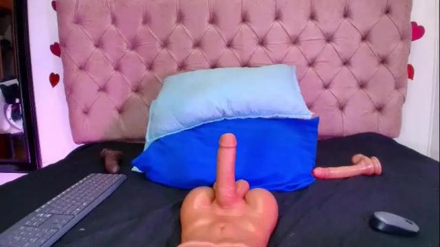 Image 7 of sharlott_kiss Stream on Chaturbate on 1 month ago