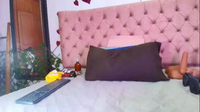 Image 11 of sharlott_kiss Stream on Chaturbate on 18 days ago