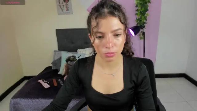 Image 2 of sharon_bell Stream on Chaturbate on 14 months ago