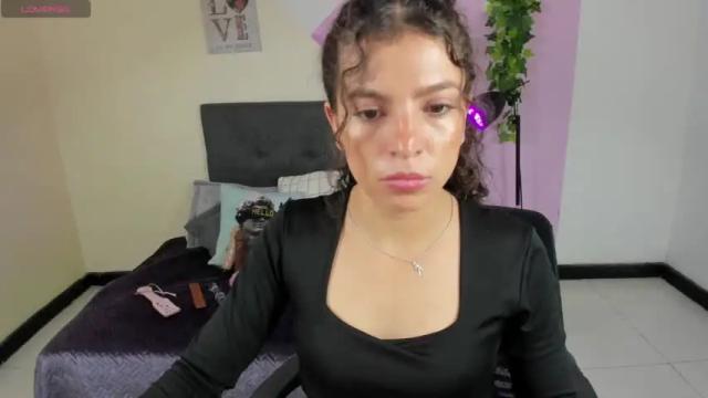Image 3 of sharon_bell Stream on Chaturbate on 14 months ago