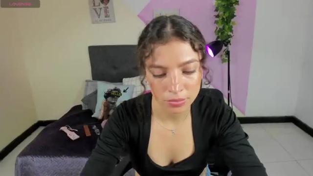 Image 6 of sharon_bell Stream on Chaturbate on 14 months ago