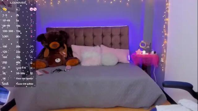 Image 7 of sharon_bellll Stream on Chaturbate on 9 months ago