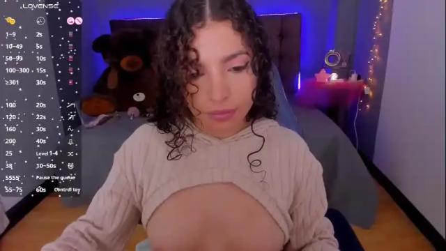 Image 6 of sharon_bellll Stream on Chaturbate on 16 days ago