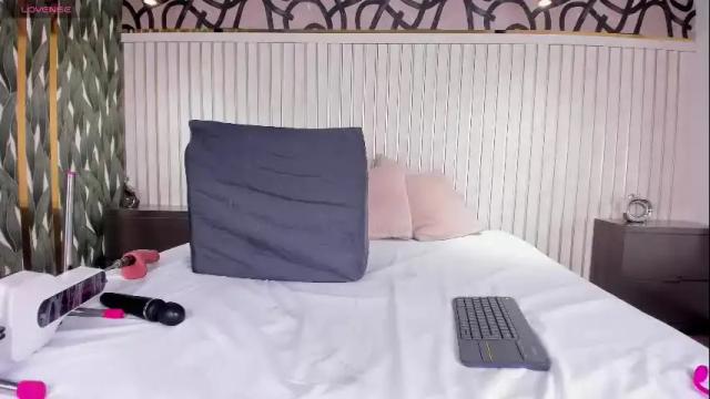 Image 11 of sharoncooperr_ Stream on Chaturbate on 21 days ago
