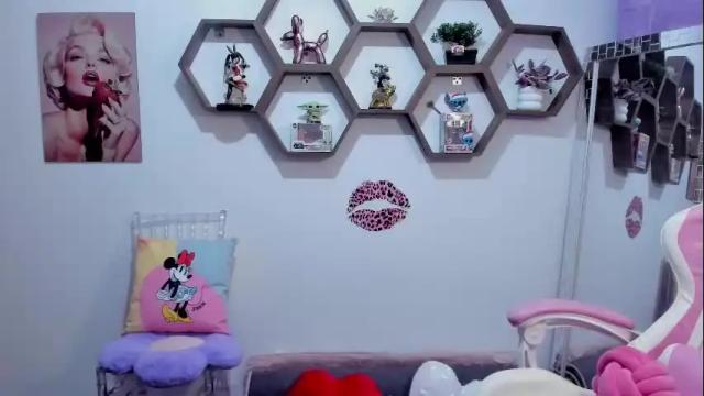 Image 12 of sharonsander1 Stream on Chaturbate on 8 days ago