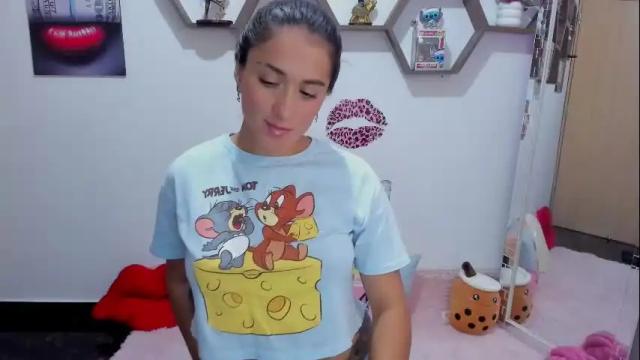 Image 4 of sharonsander1 Stream on Chaturbate on 26 days ago