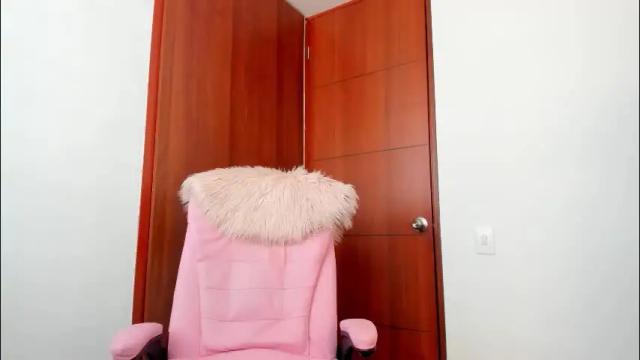 Image 11 of sharpay_evans Stream on Chaturbate on 2 months ago