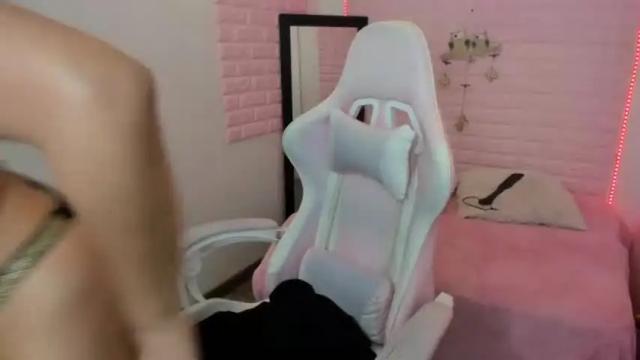 Image 4 of shay_lee_ Stream on Chaturbate on 18 months ago