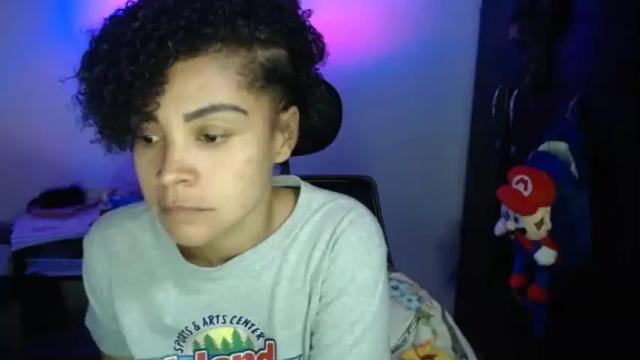 Image 6 of shayna_cute Stream on Chaturbate on 13 months ago