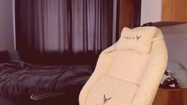 Image 12 of sheeny_shy Stream on Chaturbate on 16 months ago