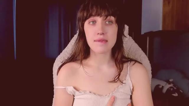 Image 3 of sheeny_shy Stream on Chaturbate on 16 months ago
