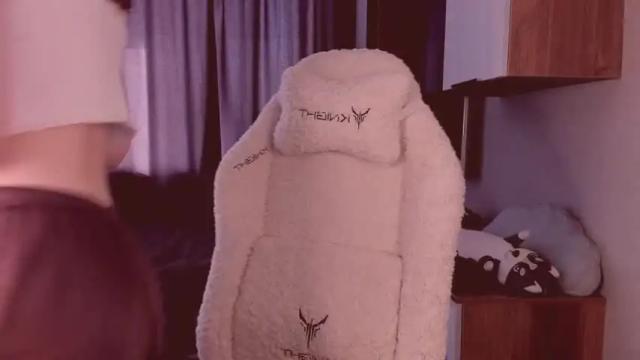 Image 3 of sheeny_shy Stream on Chaturbate on 16 months ago