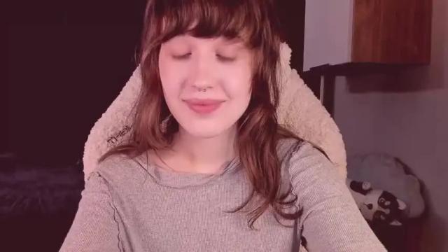 Image 3 of sheeny_shy Stream on Chaturbate on 15 months ago